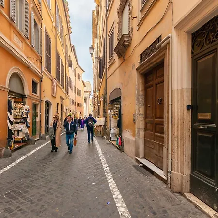 Pantheon Delightful شقة